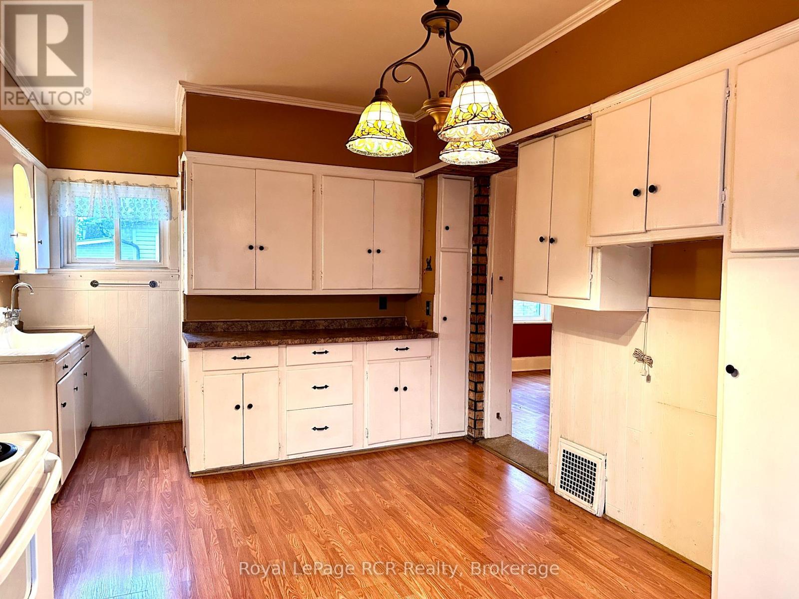 












462 12TH STREET

,
Hanover,




Ontario
N4N1V9

