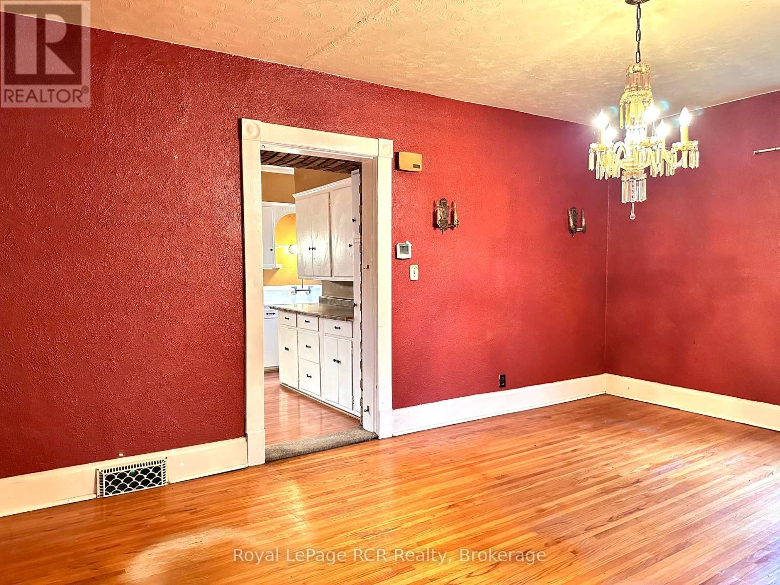 












462 12TH STREET

,
Hanover,




Ontario
N4N1V9

