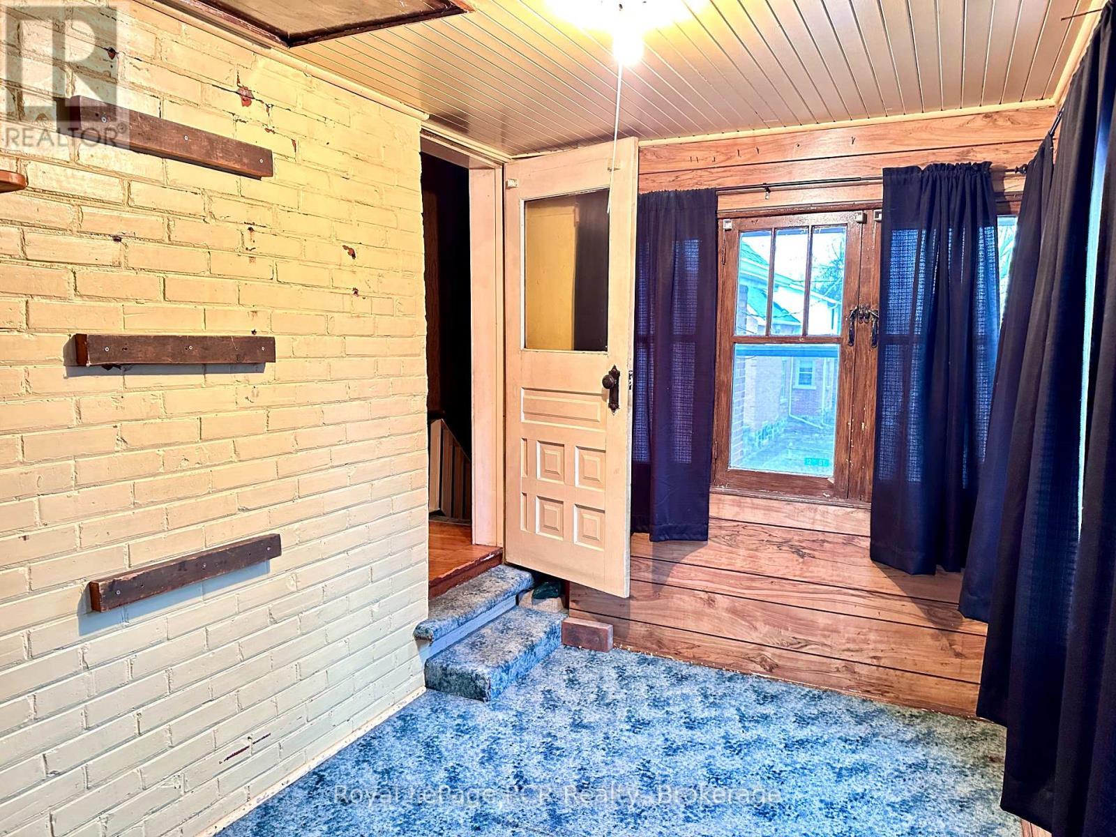 












462 12TH STREET

,
Hanover,




Ontario
N4N1V9

