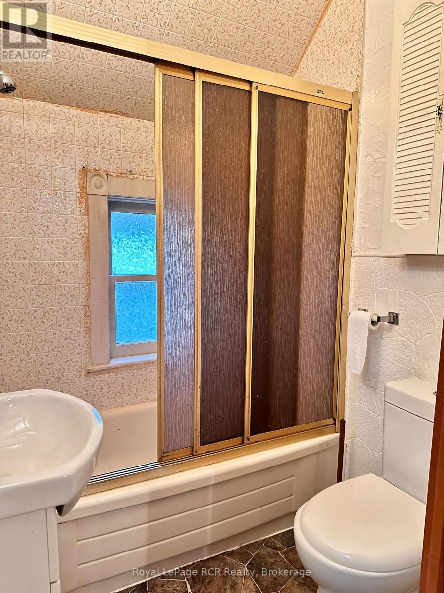 












462 12TH STREET

,
Hanover,




Ontario
N4N1V9

