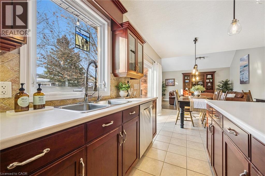 












44 CRANE Crescent

,
Elmira,




Ontario
N3B3M3

