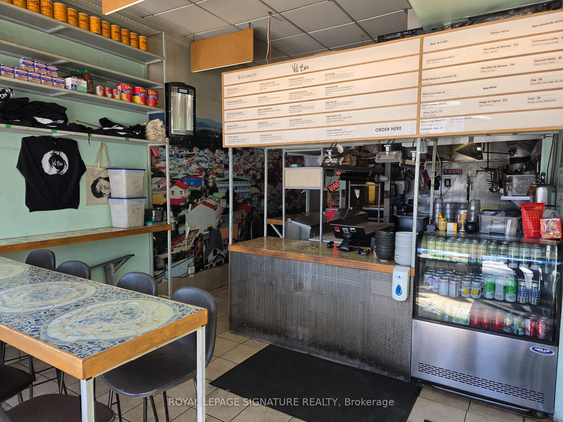 









858


Bloor

Street West,
Toronto,




ON
M6G 1M2

