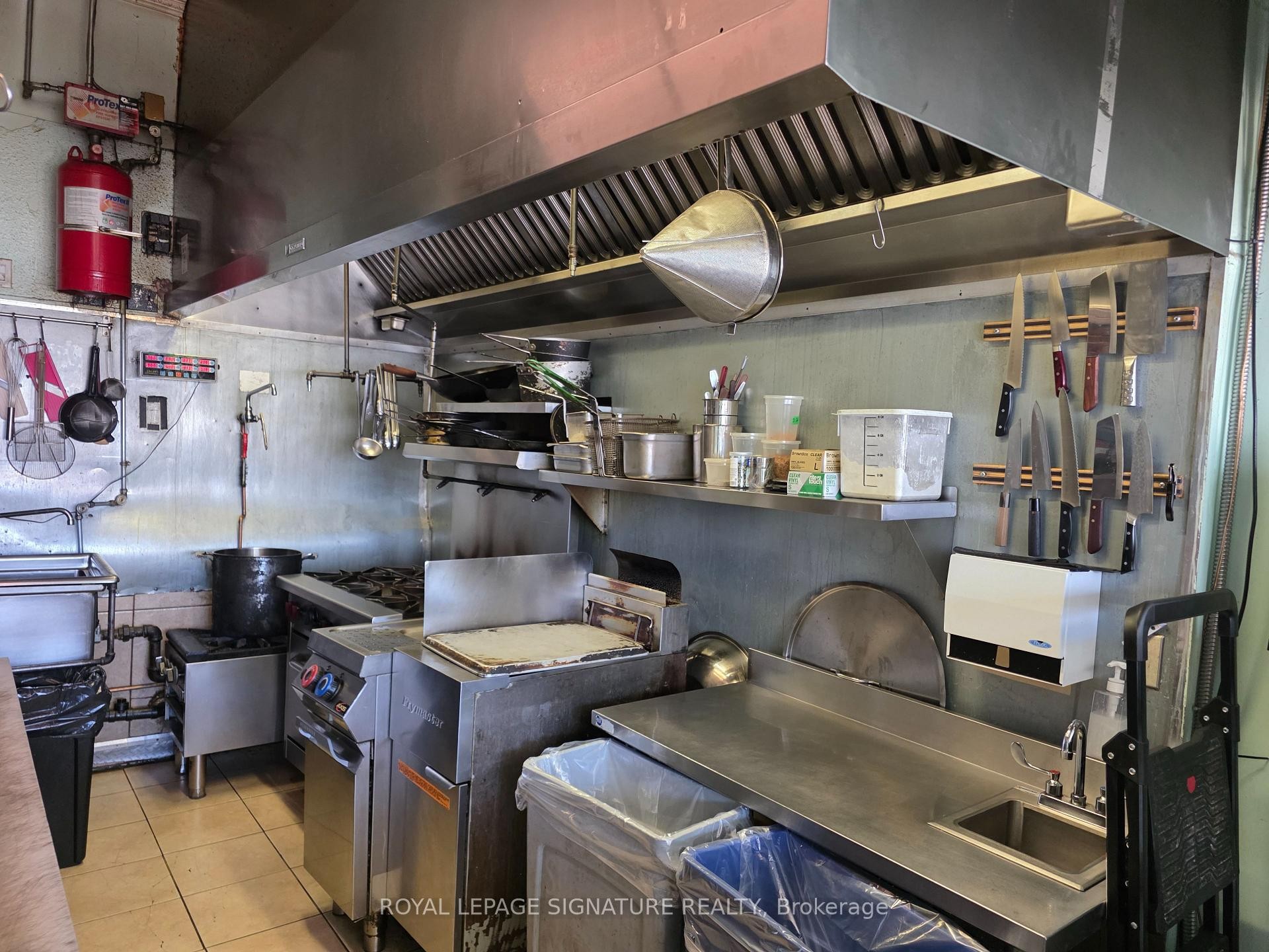 









858


Bloor

Street West,
Toronto,




ON
M6G 1M2

