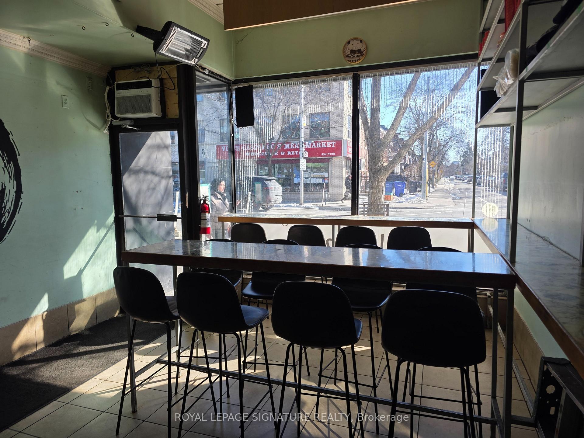 









858


Bloor

Street West,
Toronto,




ON
M6G 1M2

