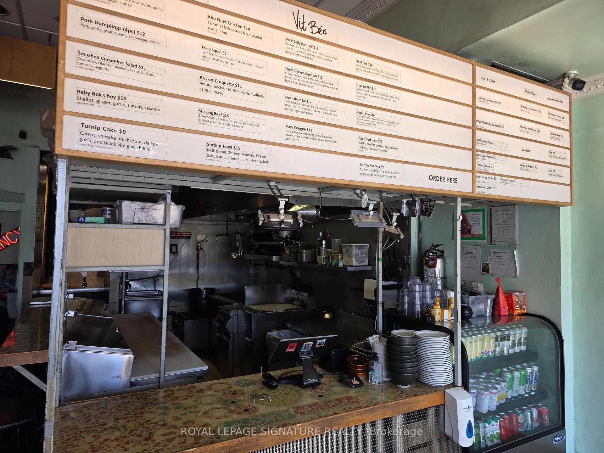 









858


Bloor

Street West,
Toronto,




ON
M6G 1M2

