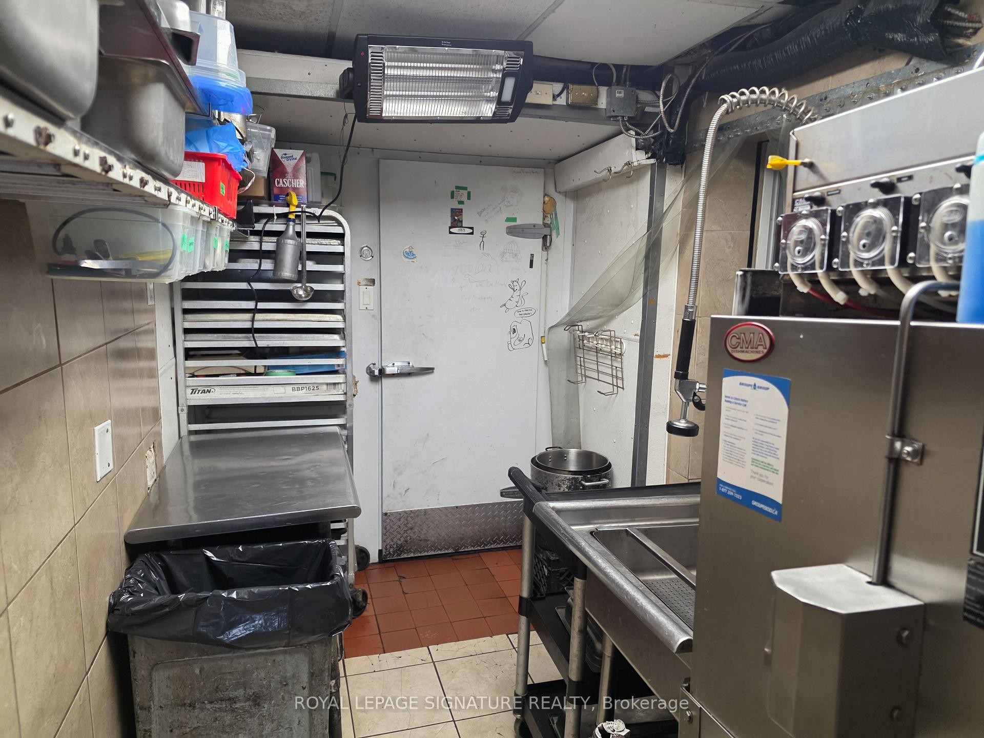 









858


Bloor

Street West,
Toronto,




ON
M6G 1M2

