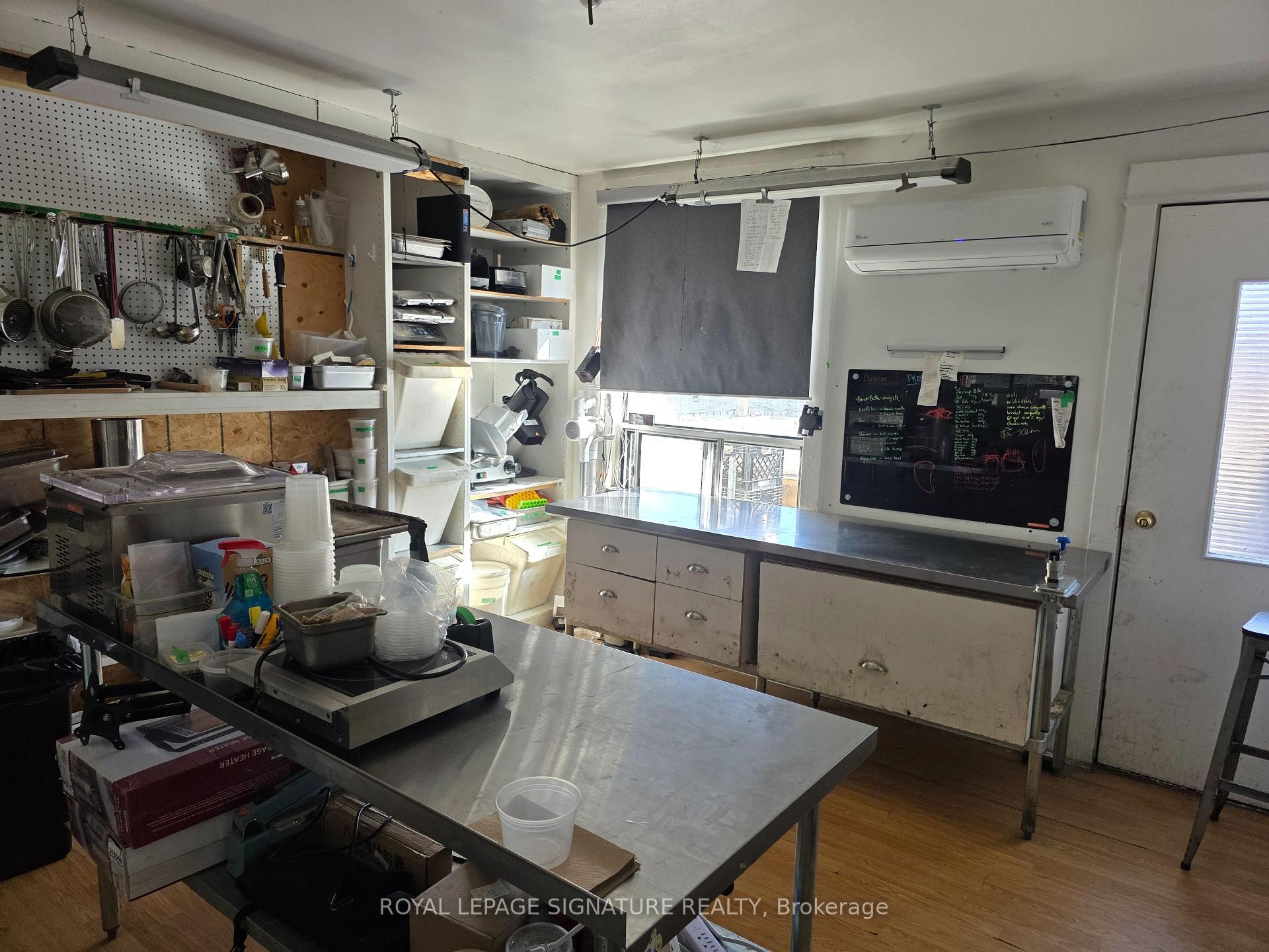 









858


Bloor

Street West,
Toronto,




ON
M6G 1M2

