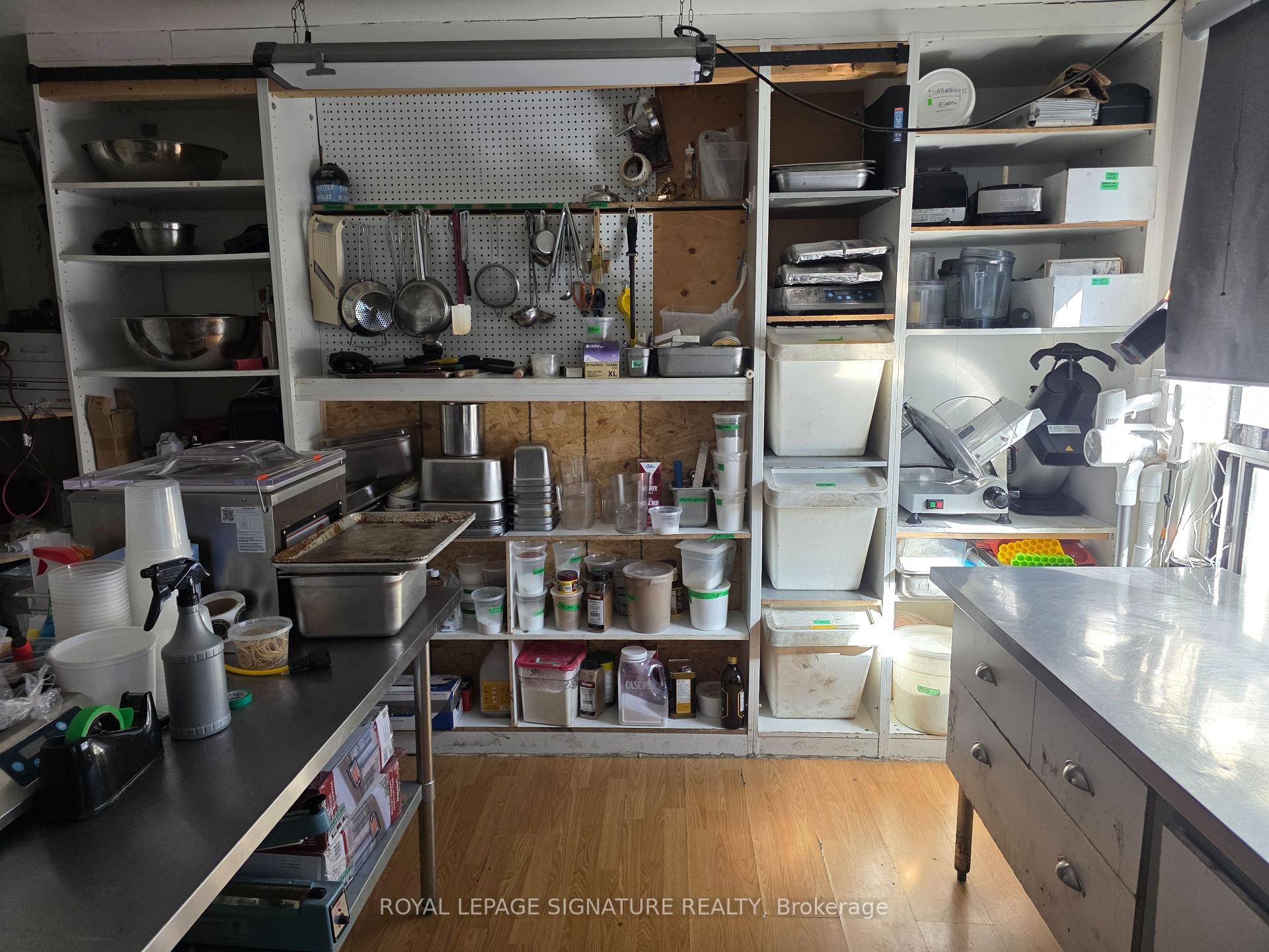 









858


Bloor

Street West,
Toronto,




ON
M6G 1M2

