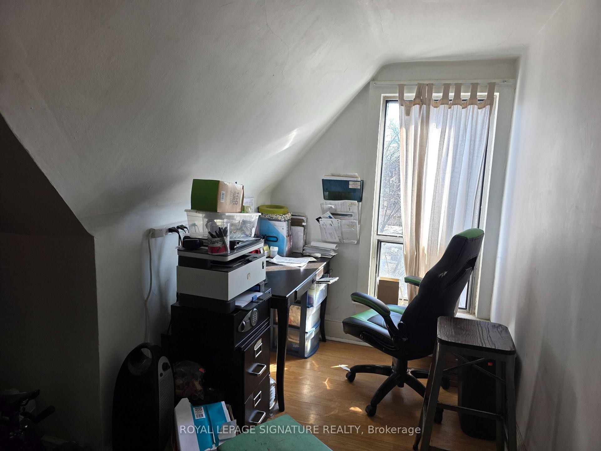 









858


Bloor

Street West,
Toronto,




ON
M6G 1M2

