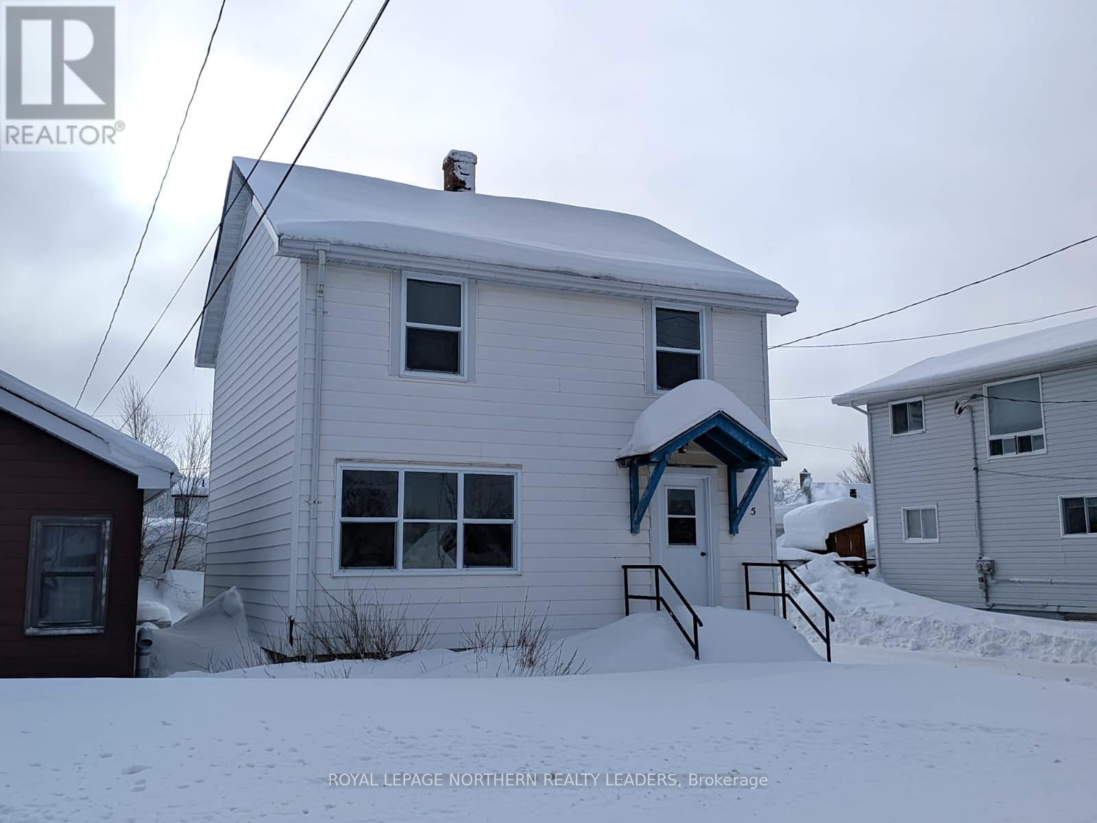 












5 SIXTH ST W

,
Smooth Rock Falls (SRF),




Ontario
P0L2B0

