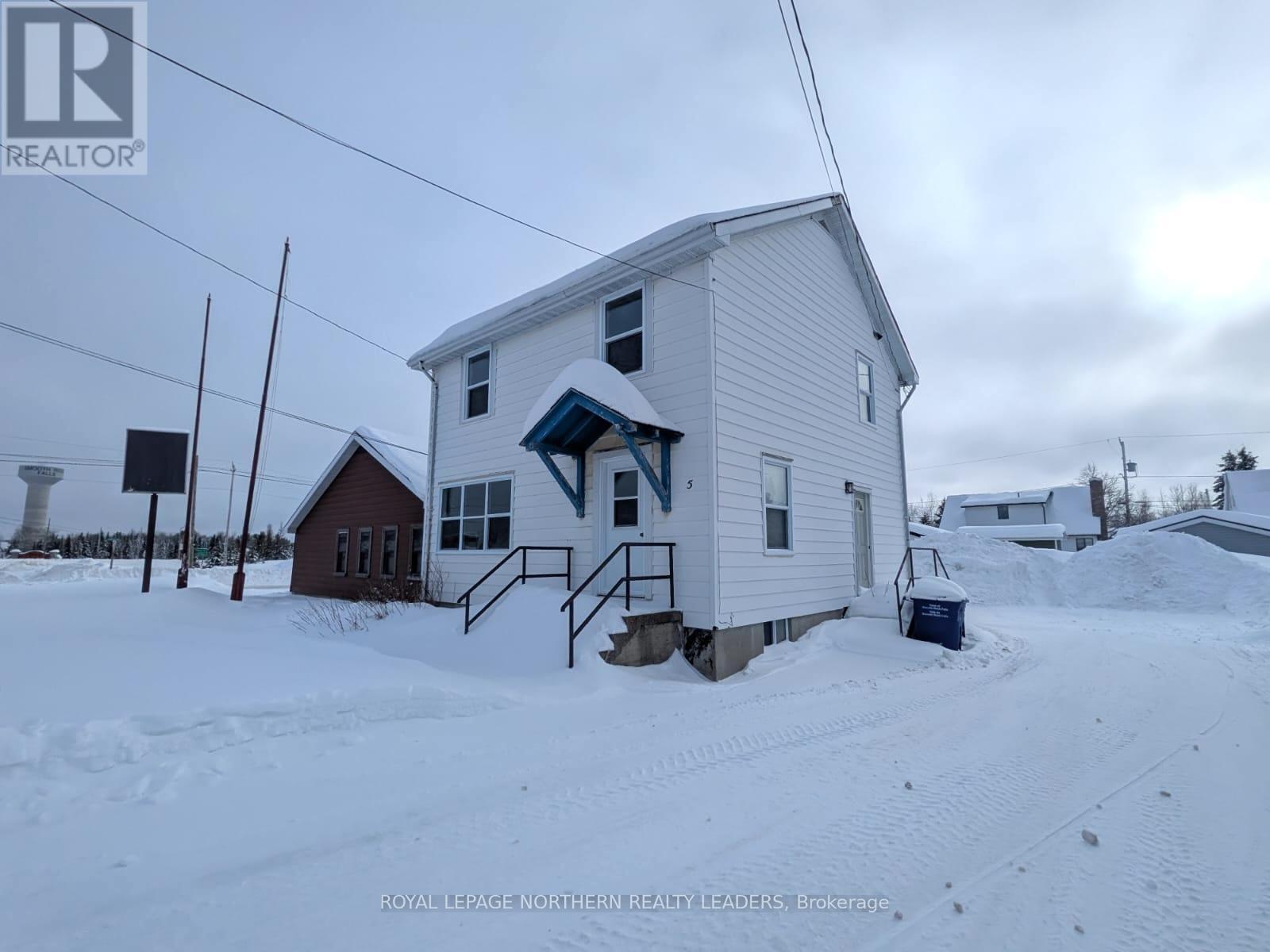 












5 SIXTH ST W

,
Smooth Rock Falls (SRF),




Ontario
P0L2B0


