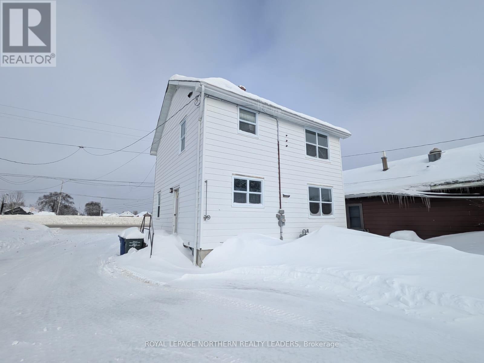 












5 SIXTH ST W

,
Smooth Rock Falls (SRF),




Ontario
P0L2B0

