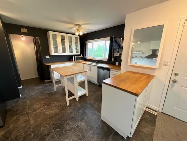 












14 Queen Elizabeth Avenue

,
Erickson,




Manitoba
R0J0P0

