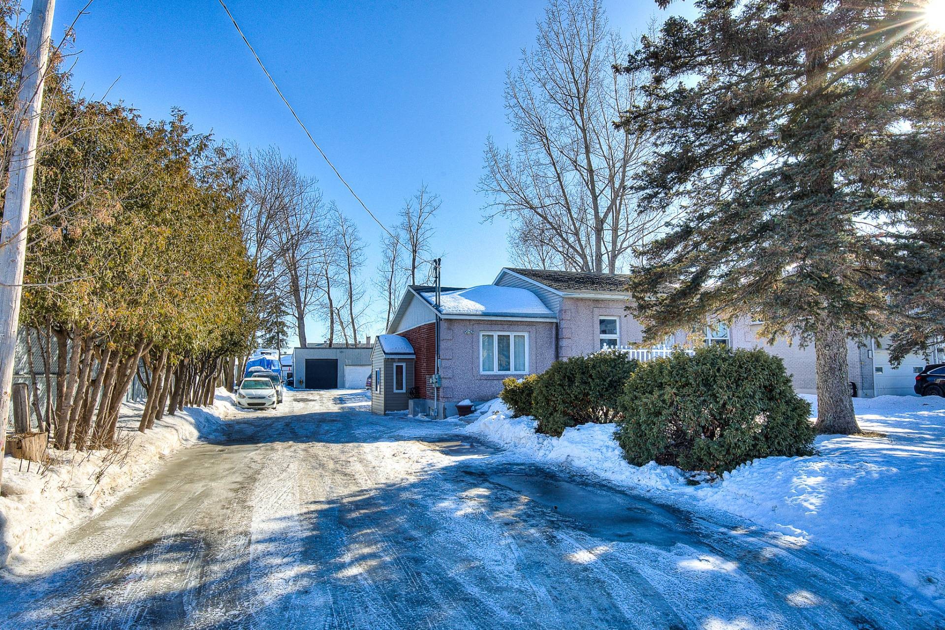 









350


Rue Drapeau

,
Laval (Sainte-Rose),




QC
H7L2B7

