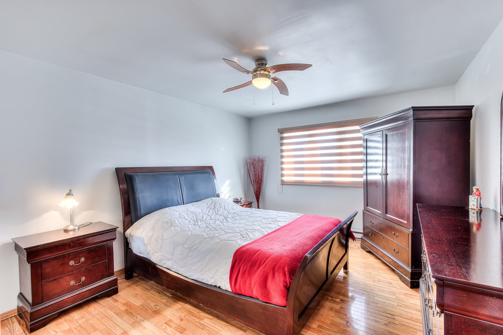 









350


Rue Drapeau

,
Laval (Sainte-Rose),




QC
H7L2B7

