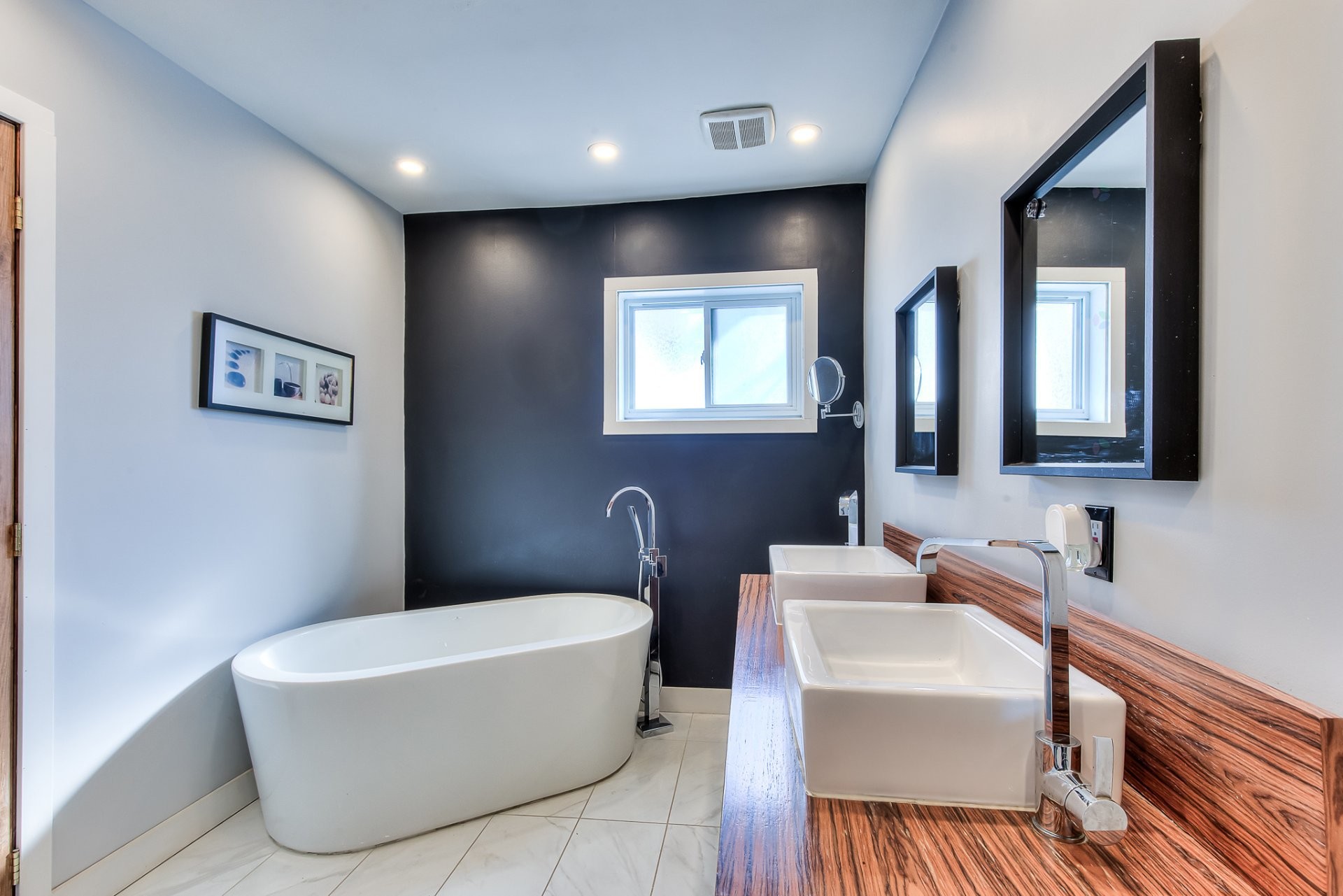 









350


Rue Drapeau

,
Laval (Sainte-Rose),




QC
H7L2B7

