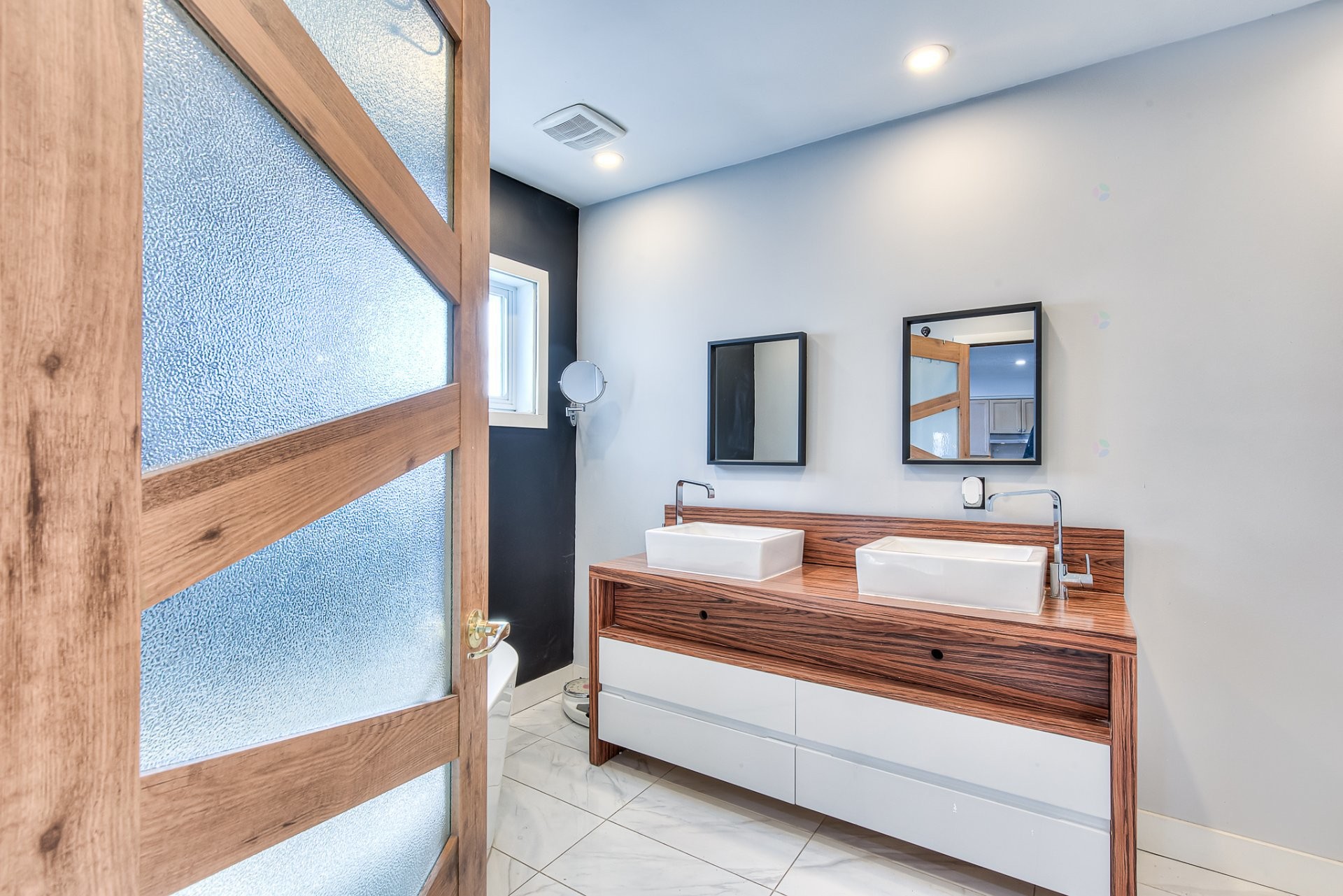 









350


Rue Drapeau

,
Laval (Sainte-Rose),




QC
H7L2B7

