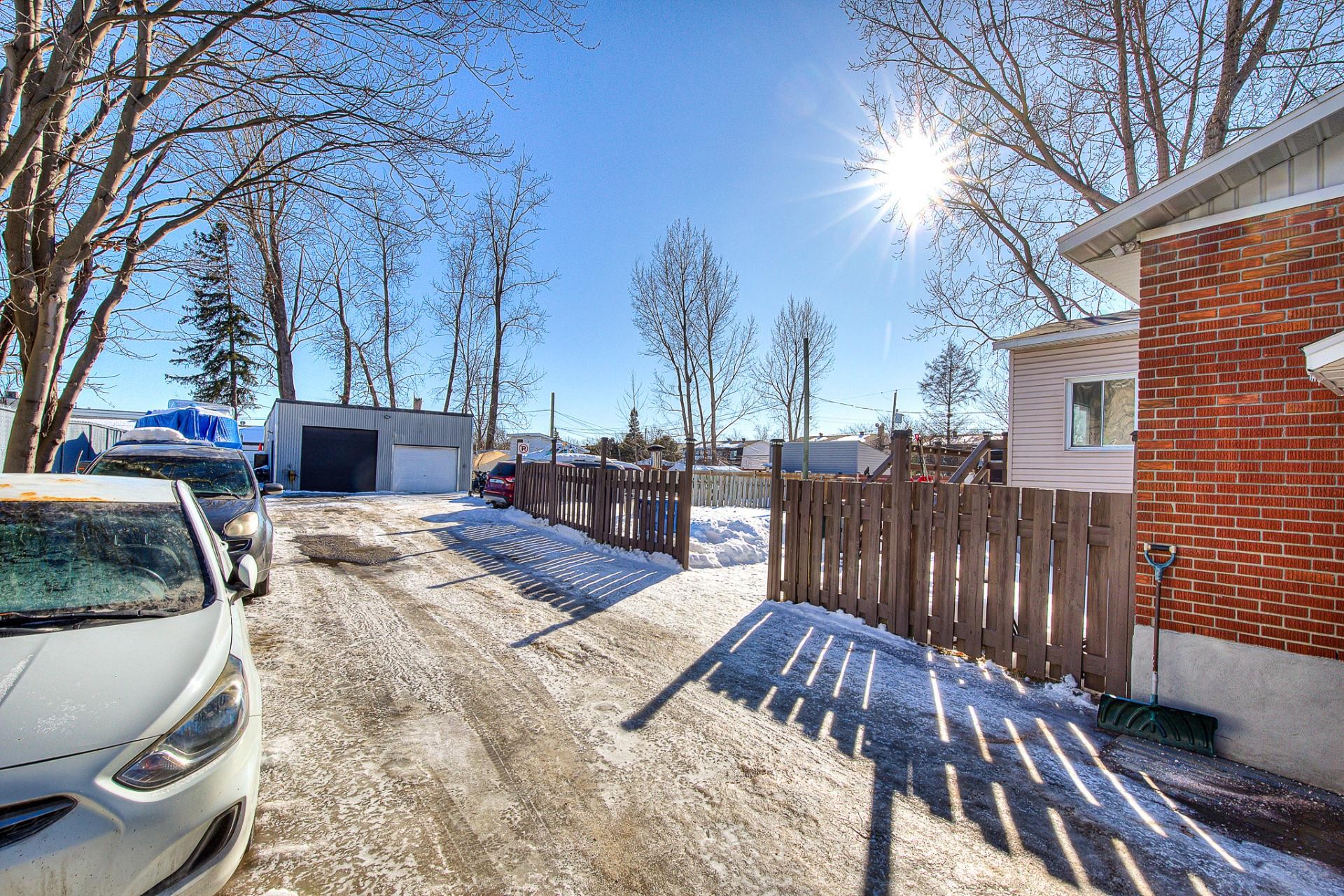 









350


Rue Drapeau

,
Laval (Sainte-Rose),




QC
H7L2B7

