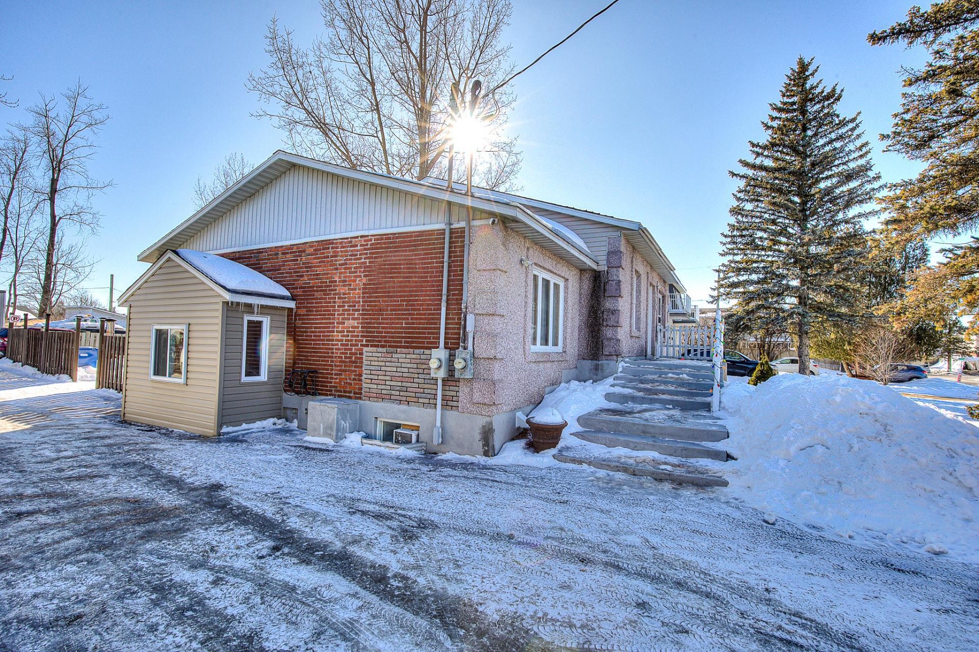 









350


Rue Drapeau

,
Laval (Sainte-Rose),




QC
H7L2B7

