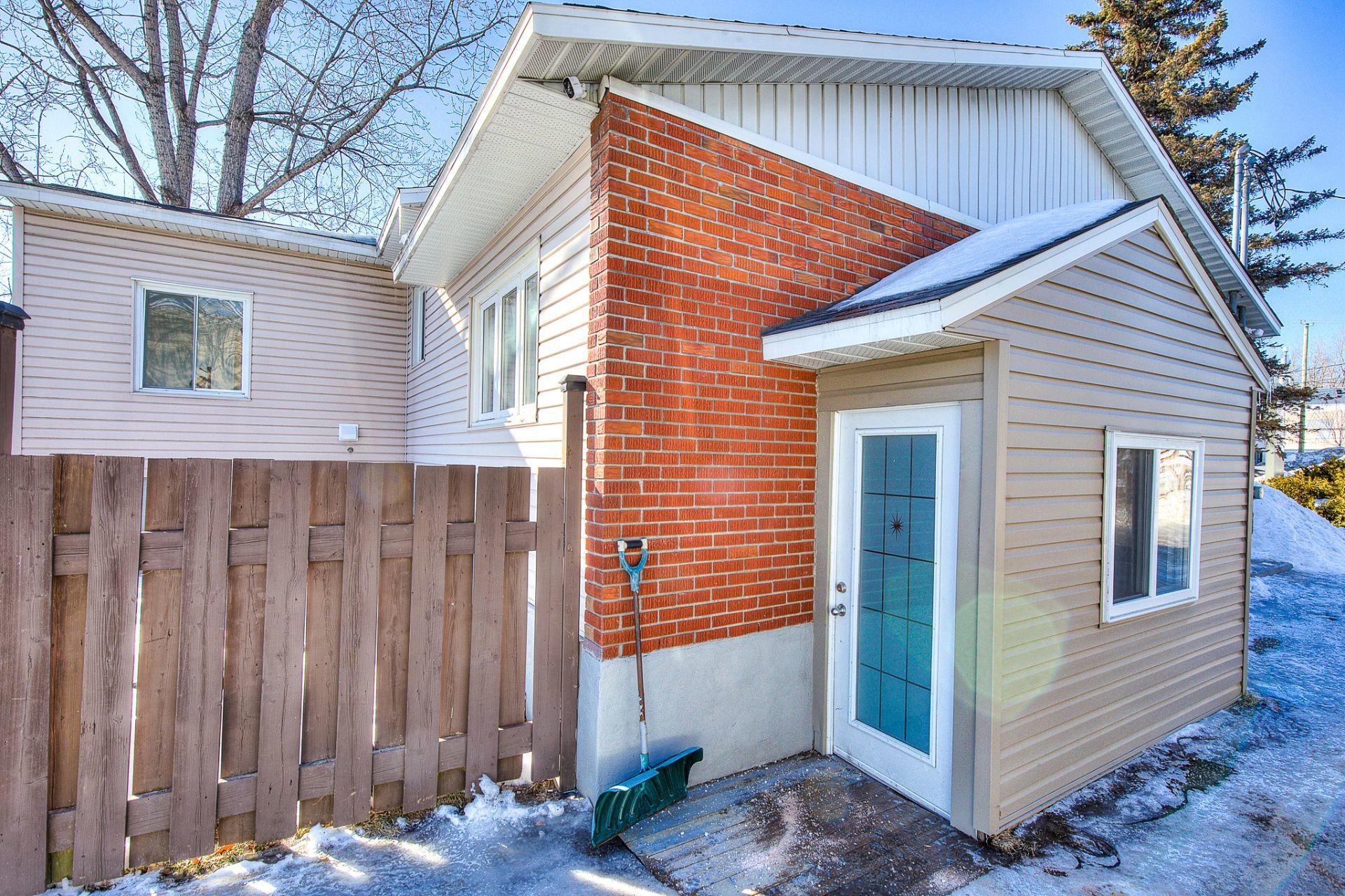 









350


Rue Drapeau

,
Laval (Sainte-Rose),




QC
H7L2B7

