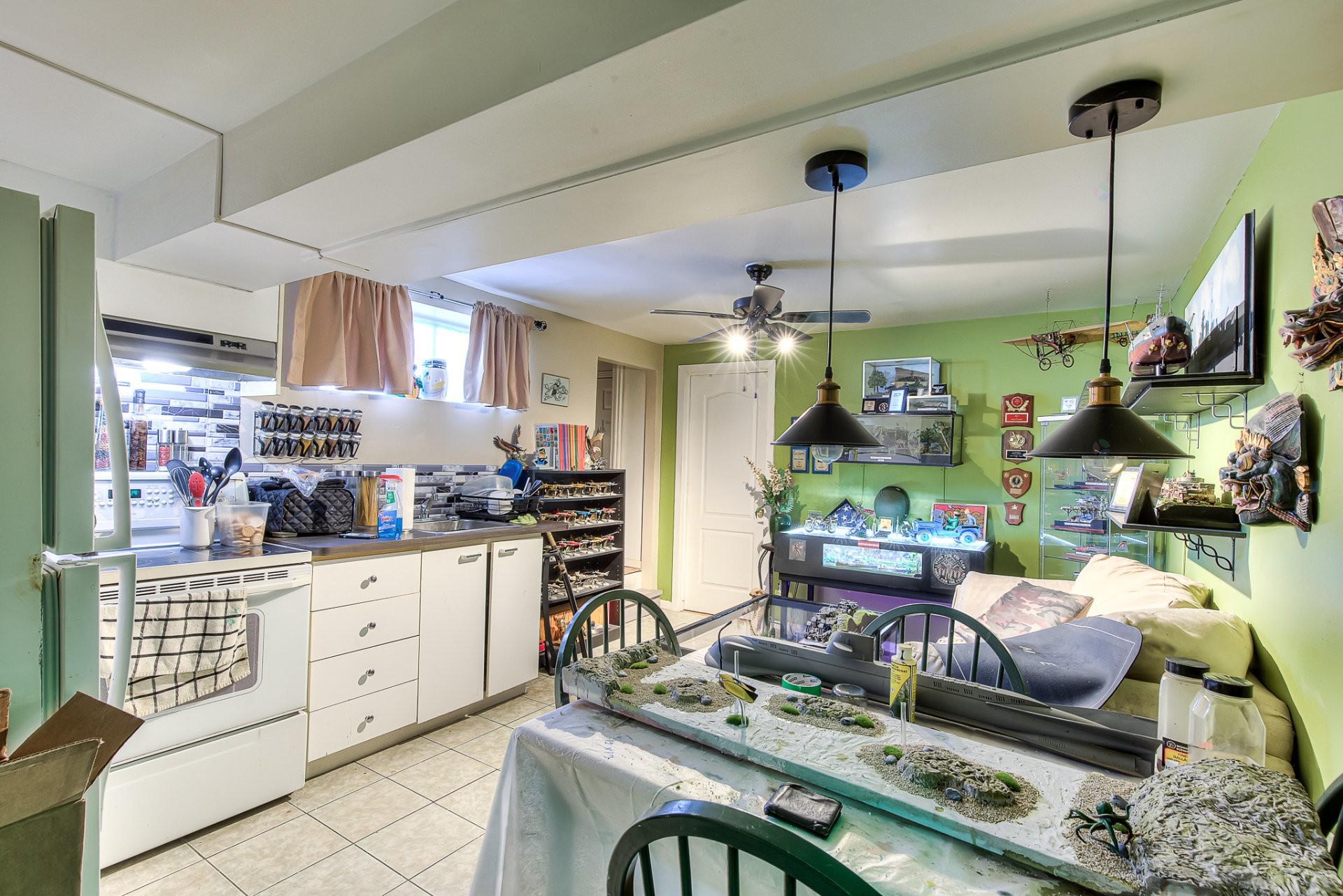 









350


Rue Drapeau

,
Laval (Sainte-Rose),




QC
H7L2B7

