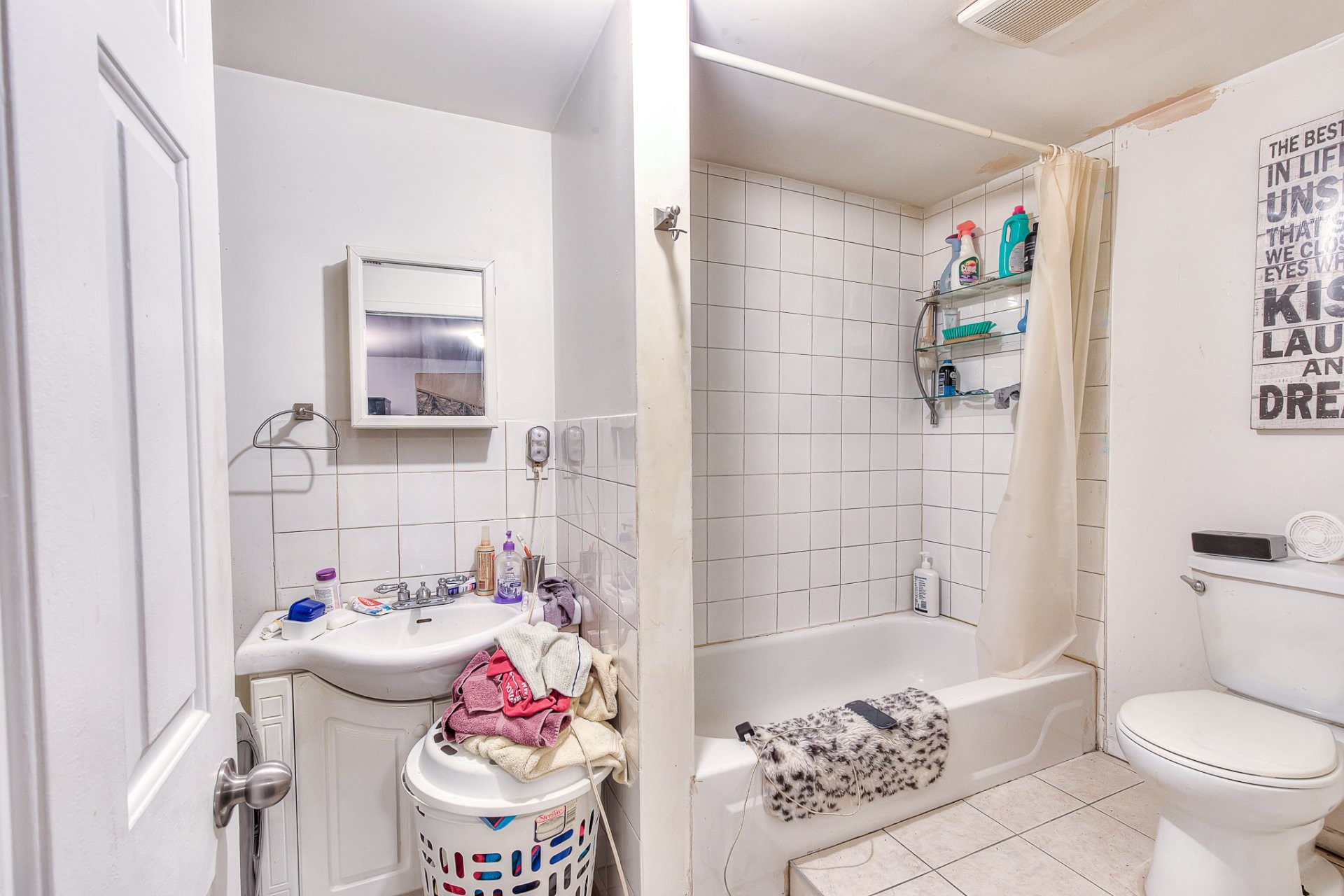 









350


Rue Drapeau

,
Laval (Sainte-Rose),




QC
H7L2B7

