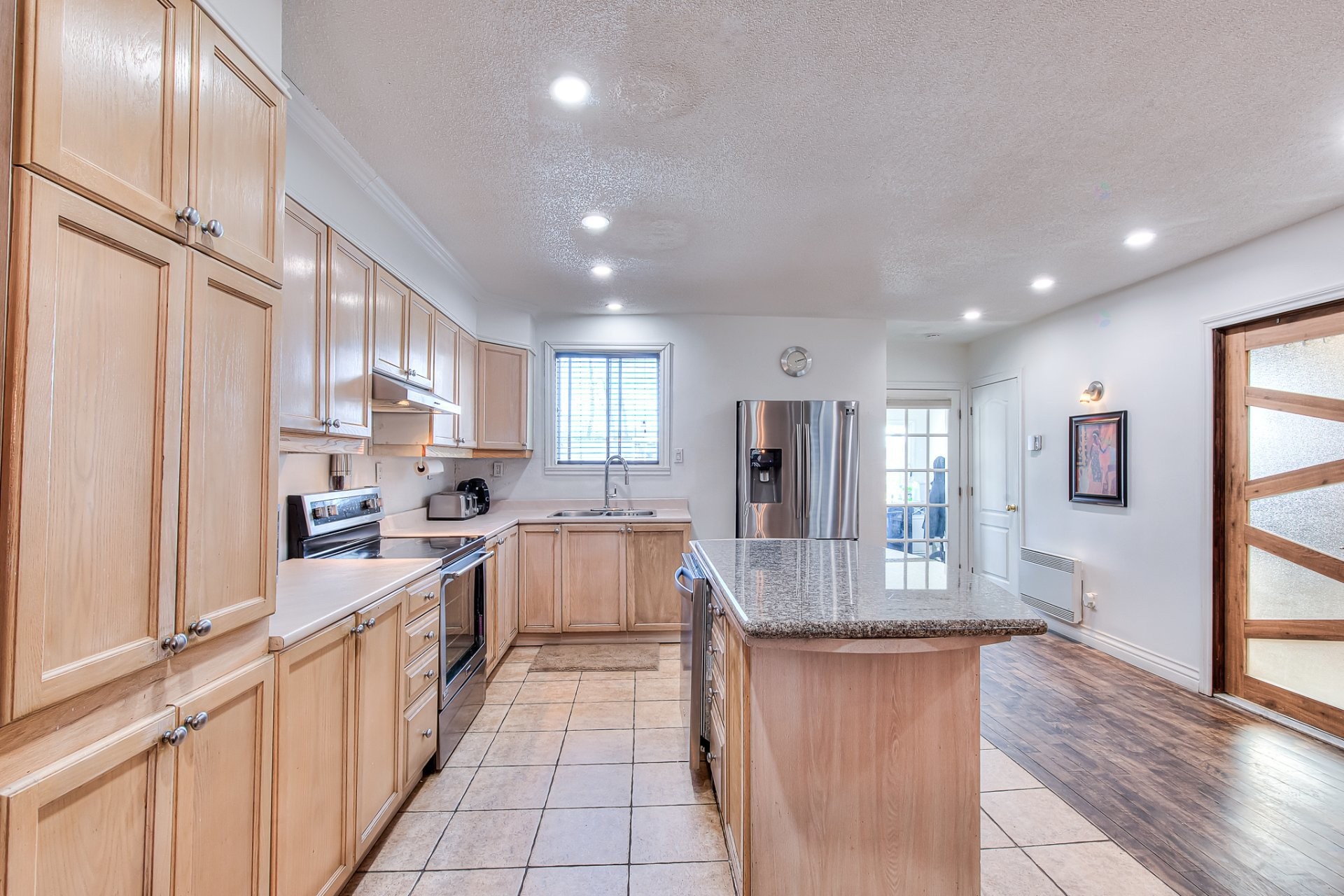 









350


Rue Drapeau

,
Laval (Sainte-Rose),




QC
H7L2B7

