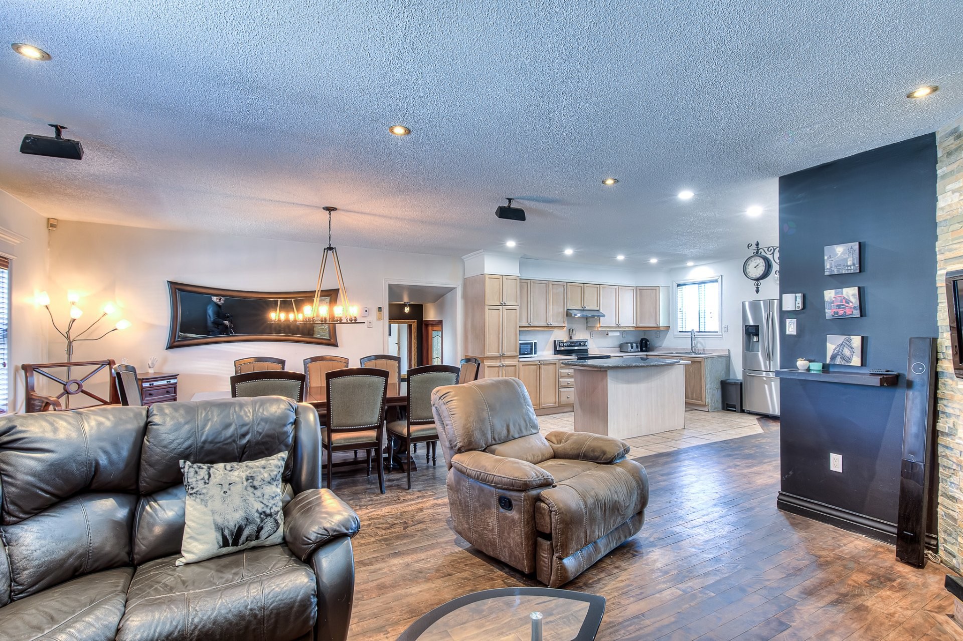 









350


Rue Drapeau

,
Laval (Sainte-Rose),




QC
H7L2B7

