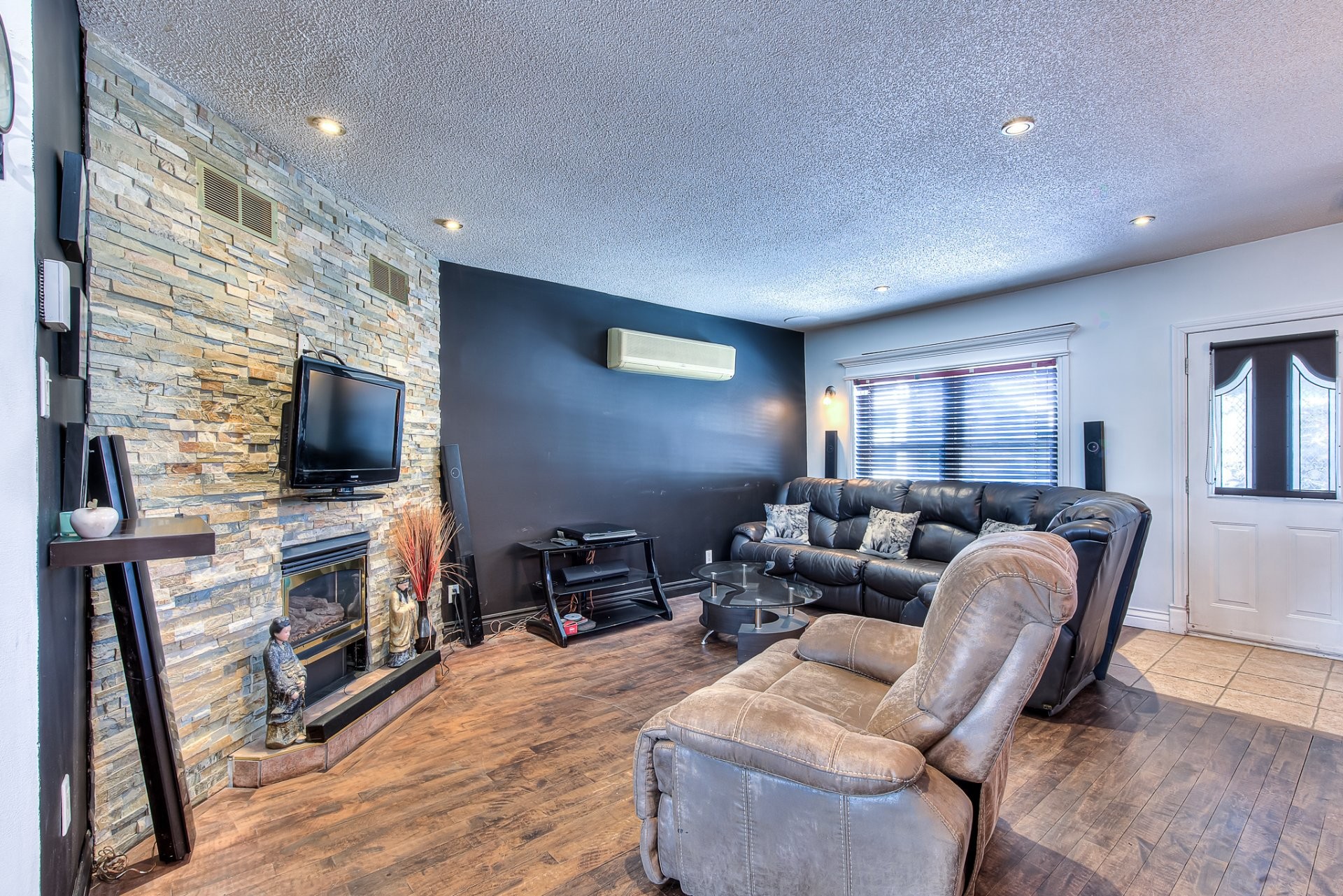 









350


Rue Drapeau

,
Laval (Sainte-Rose),




QC
H7L2B7

