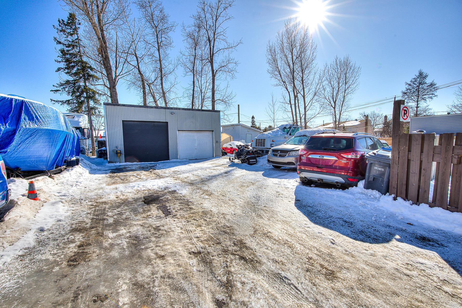 









350Z


Rue Drapeau

,
Laval (Sainte-Rose),







QC
H7L2B7

