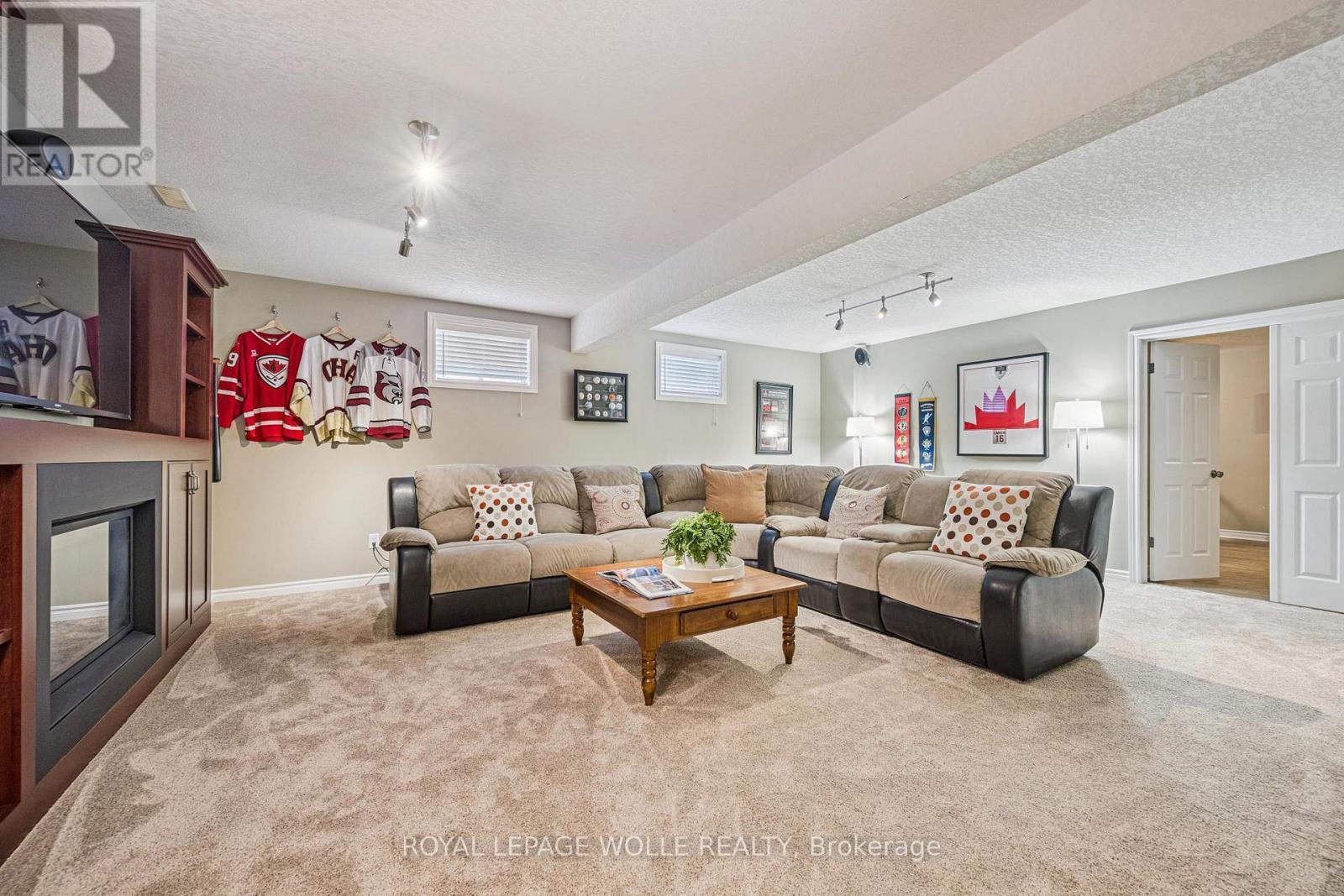 












44 CRANE CRESCENT

,
Woolwich,




Ontario
N3B3M3

