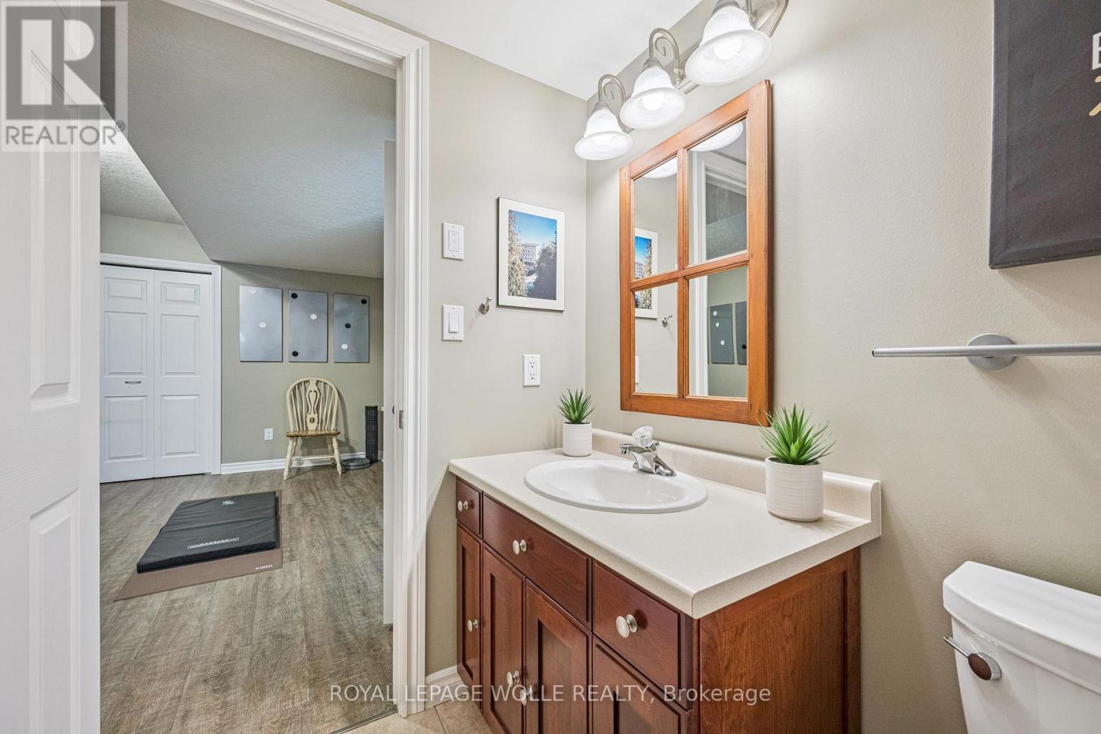 












44 CRANE CRESCENT

,
Woolwich,




Ontario
N3B3M3

