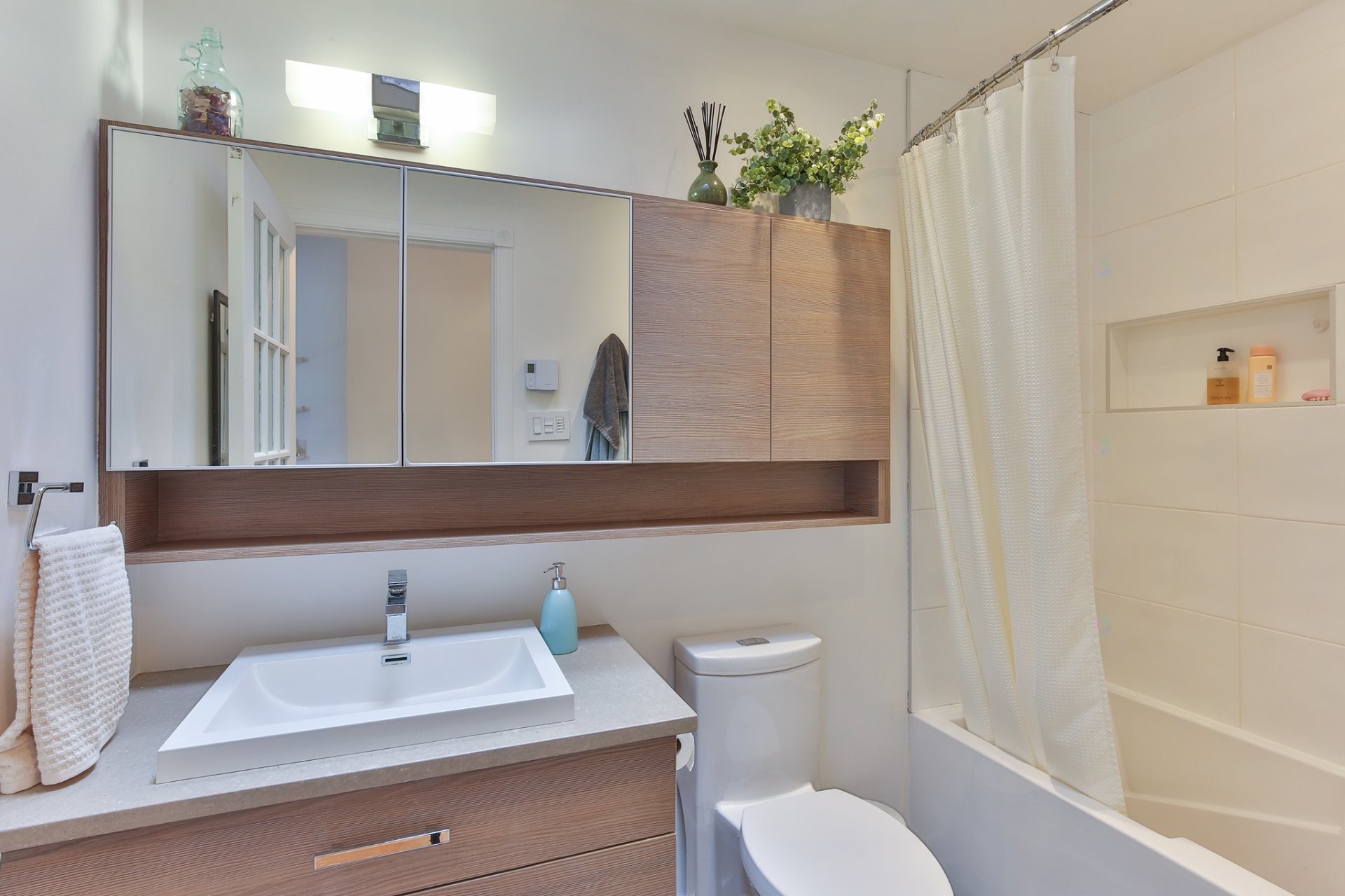 









1351


Rue La Fontaine

, 4,
Montréal (Ville-Marie),




QC
H2L1T6

