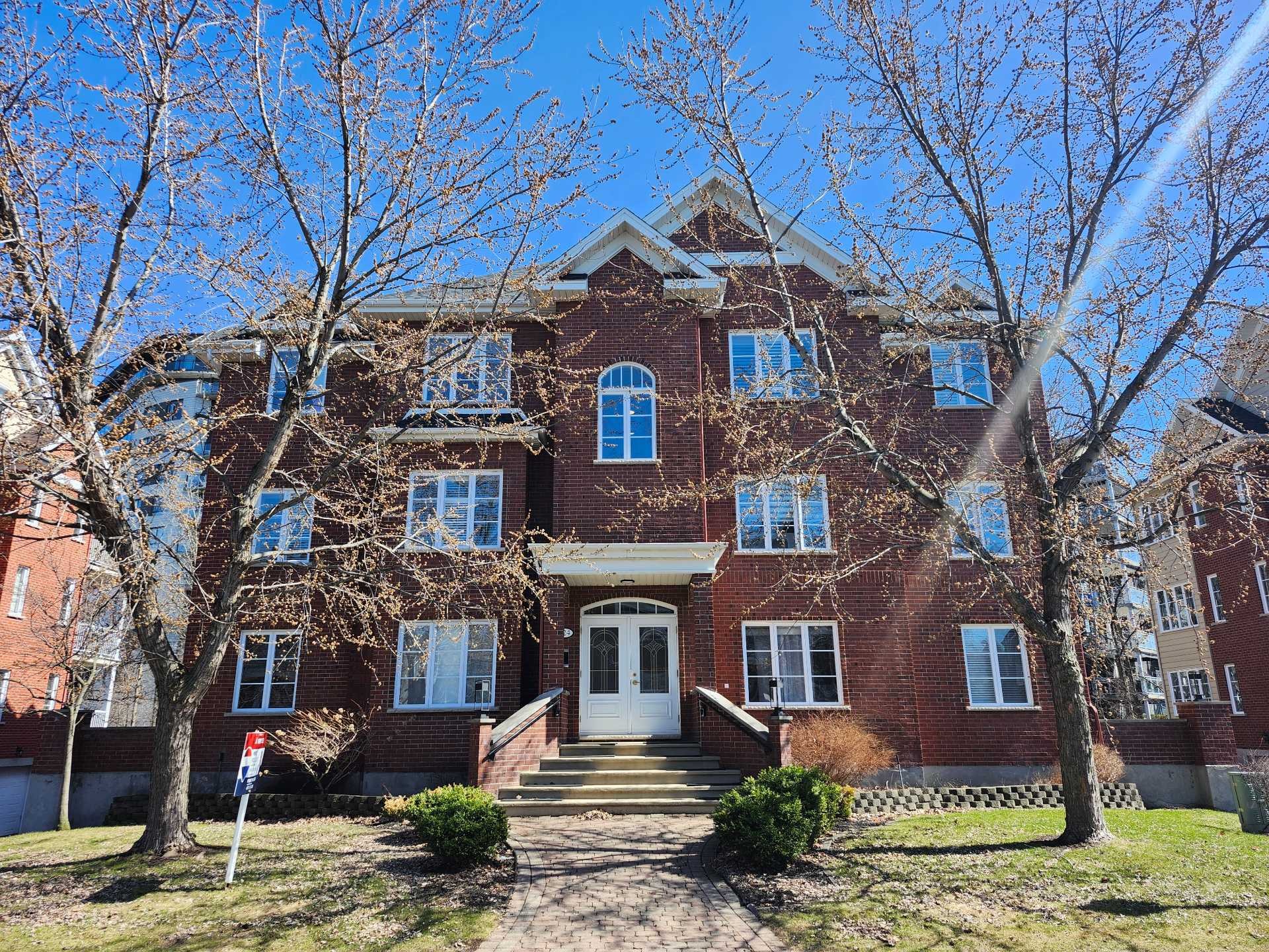 









1224


Rue du Sentier

, 102,
Longueuil (Le Vieux-Longueuil),




QC
J4N1S4

