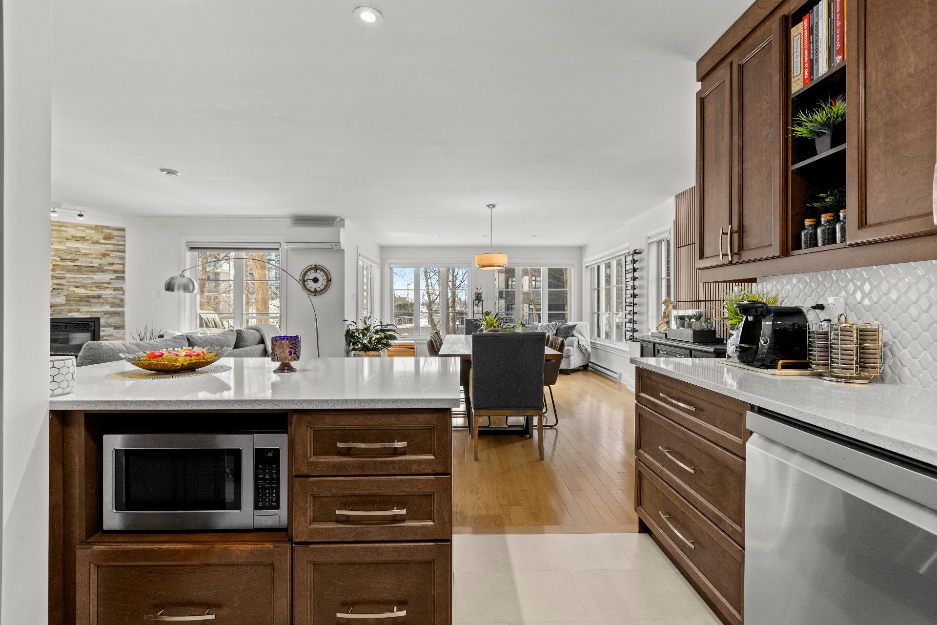 









1224


Rue du Sentier

, 102,
Longueuil (Le Vieux-Longueuil),




QC
J4N1S4

