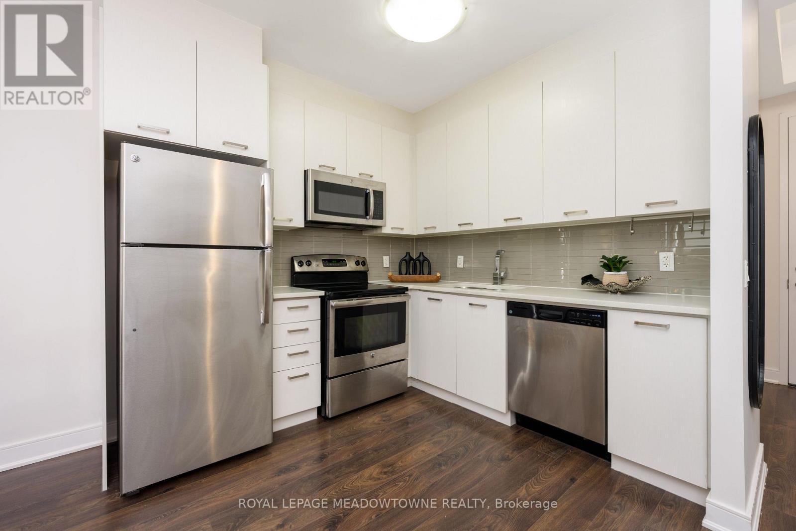 












505 - 150 MAIN STREET W

,
Hamilton,




Ontario
L8P1H8

