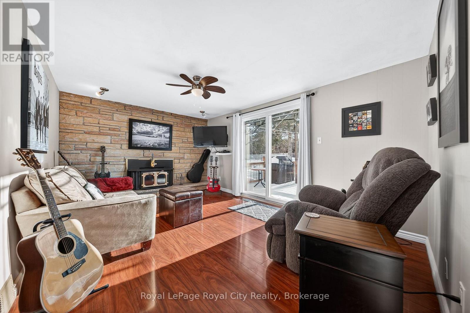 












21 GLENDA COURT

,
Guelph (Willow West/Sugarbush/West Acres),




Ontario
N1H6V6

