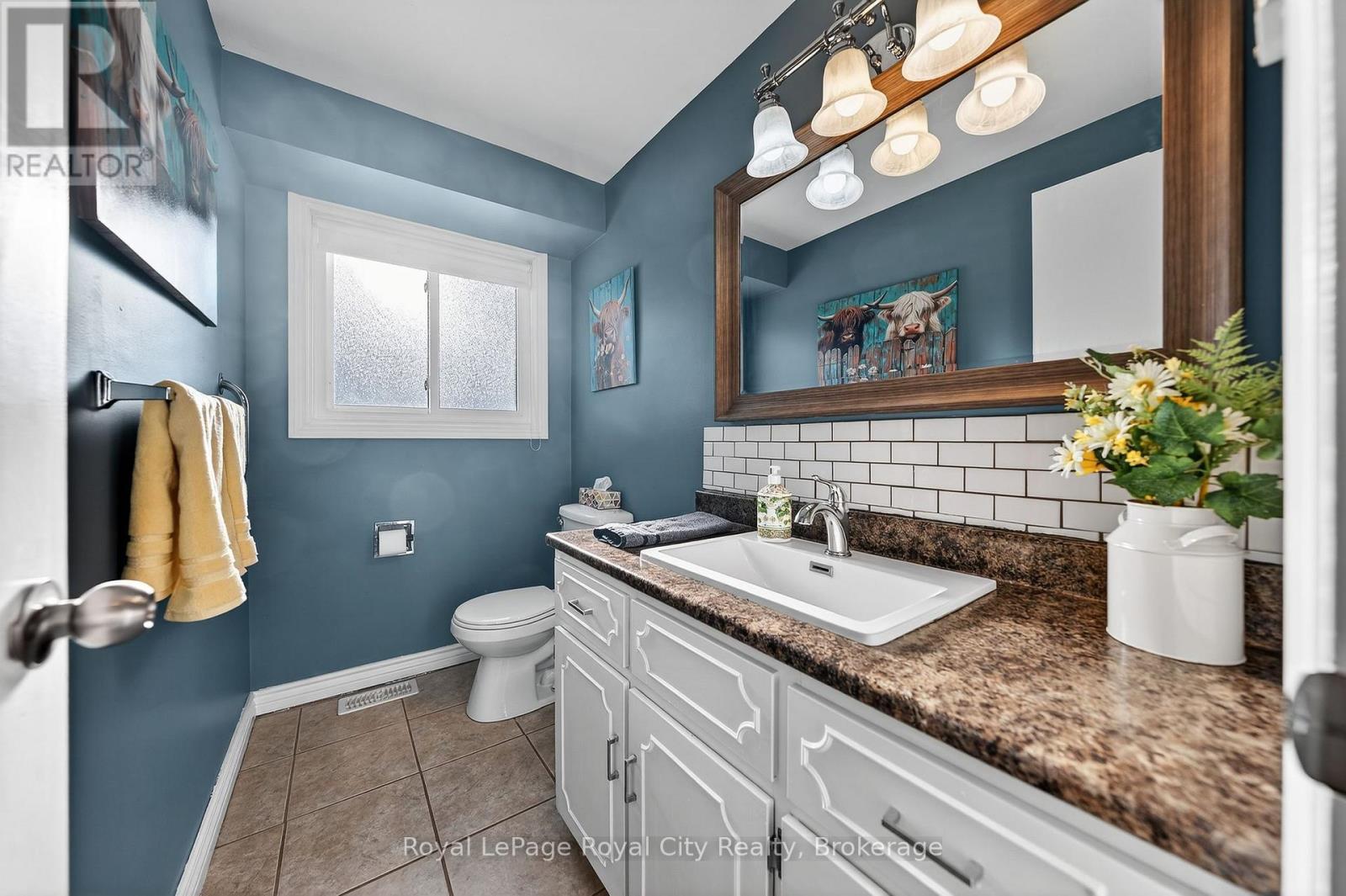 












21 GLENDA COURT

,
Guelph (Willow West/Sugarbush/West Acres),




Ontario
N1H6V6

