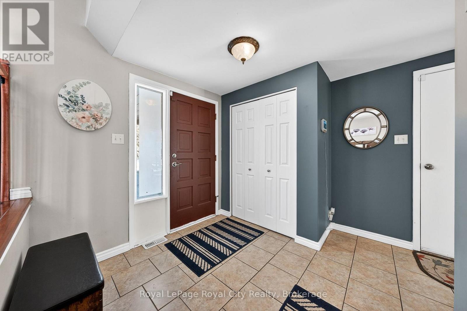 












21 GLENDA COURT

,
Guelph (Willow West/Sugarbush/West Acres),




Ontario
N1H6V6

