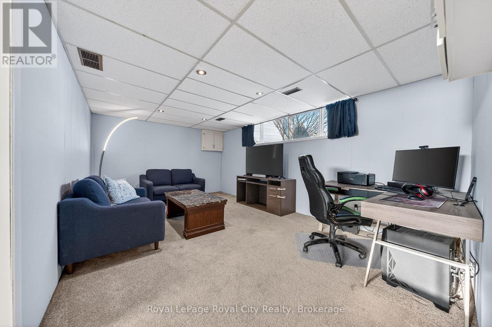 












21 GLENDA COURT

,
Guelph (Willow West/Sugarbush/West Acres),




Ontario
N1H6V6

