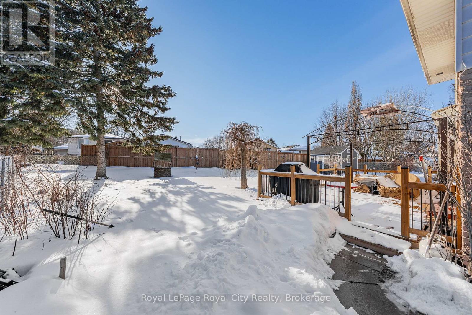 












21 GLENDA COURT

,
Guelph (Willow West/Sugarbush/West Acres),




Ontario
N1H6V6

