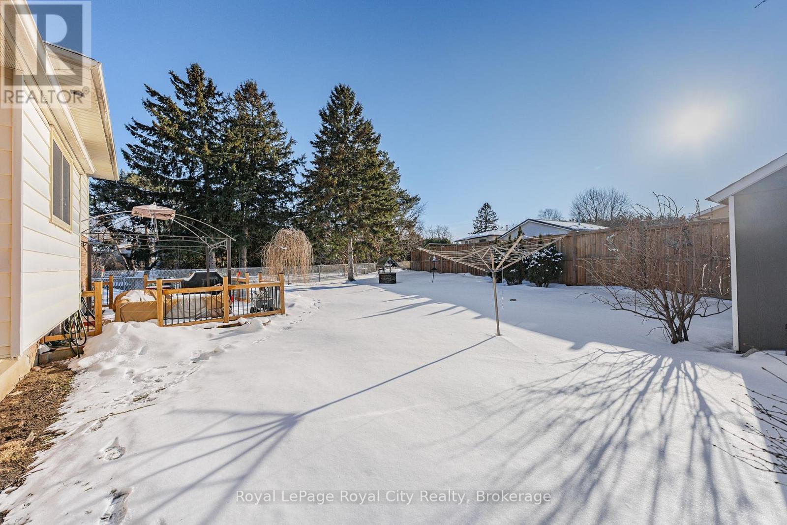 












21 GLENDA COURT

,
Guelph (Willow West/Sugarbush/West Acres),




Ontario
N1H6V6

