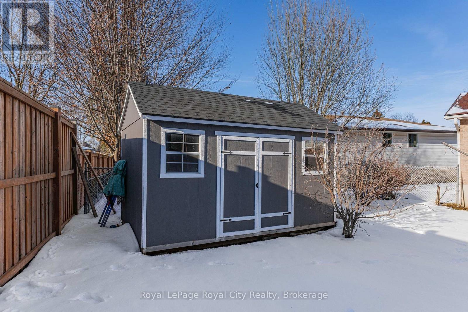 












21 GLENDA COURT

,
Guelph (Willow West/Sugarbush/West Acres),




Ontario
N1H6V6

