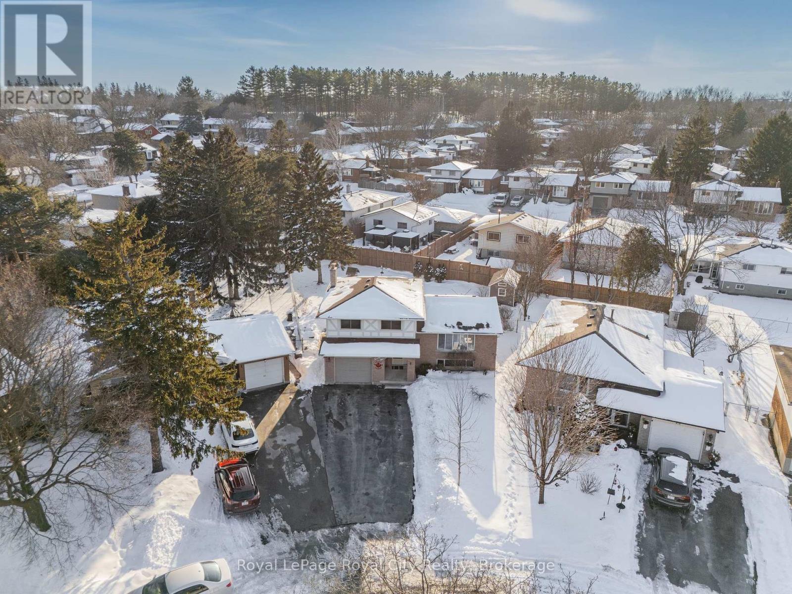 












21 GLENDA COURT

,
Guelph (Willow West/Sugarbush/West Acres),




Ontario
N1H6V6

