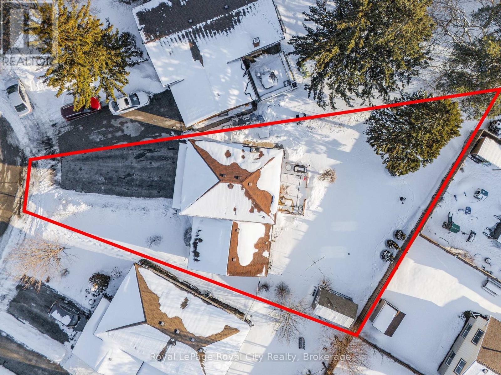 












21 GLENDA COURT

,
Guelph (Willow West/Sugarbush/West Acres),




Ontario
N1H6V6

