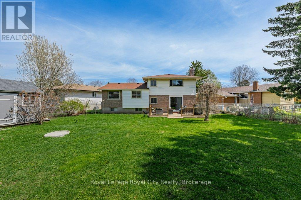 












21 GLENDA COURT

,
Guelph (Willow West/Sugarbush/West Acres),




Ontario
N1H6V6

