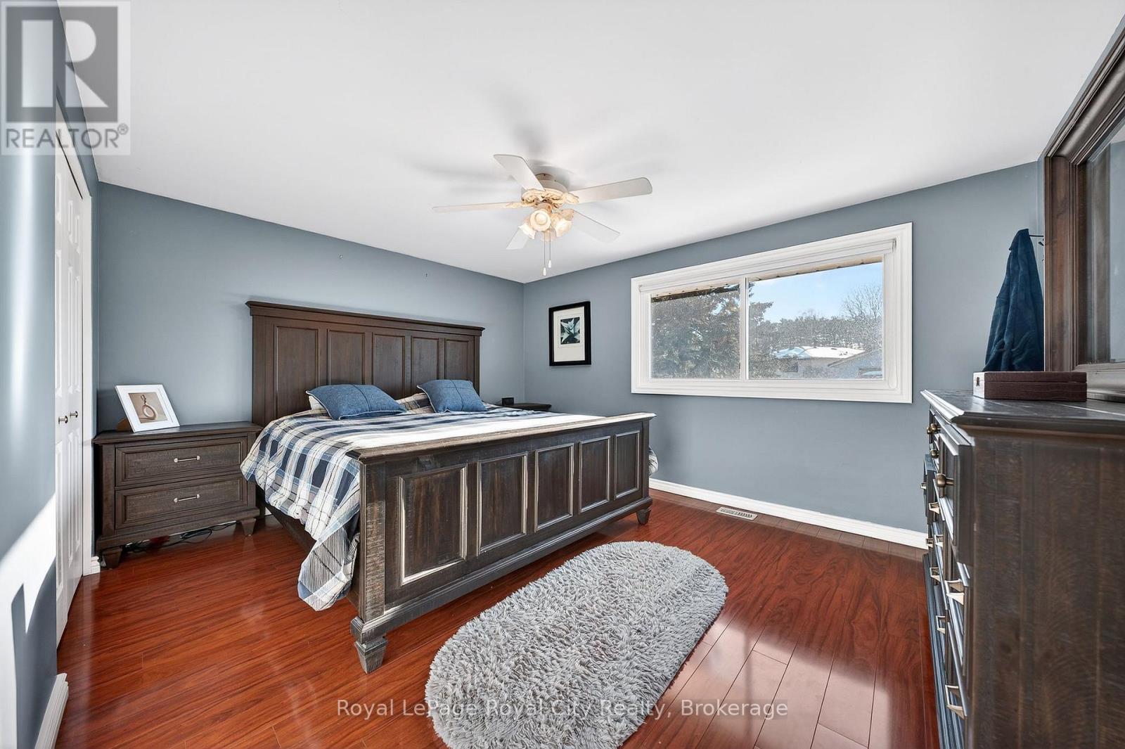












21 GLENDA COURT

,
Guelph (Willow West/Sugarbush/West Acres),




Ontario
N1H6V6

