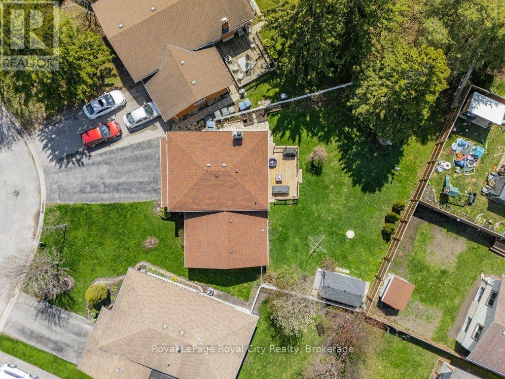 












21 GLENDA COURT

,
Guelph (Willow West/Sugarbush/West Acres),




Ontario
N1H6V6

