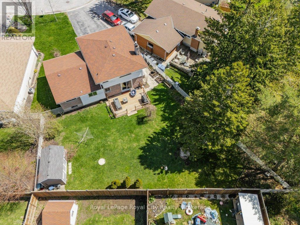 












21 GLENDA COURT

,
Guelph (Willow West/Sugarbush/West Acres),




Ontario
N1H6V6

