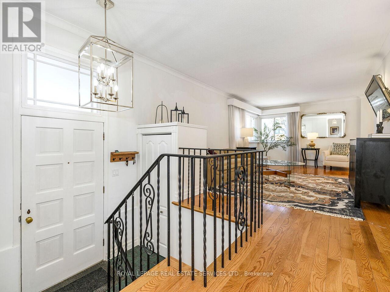 












1602 CARLETTA DRIVE

,
Mississauga,




Ontario
L4X1E5

